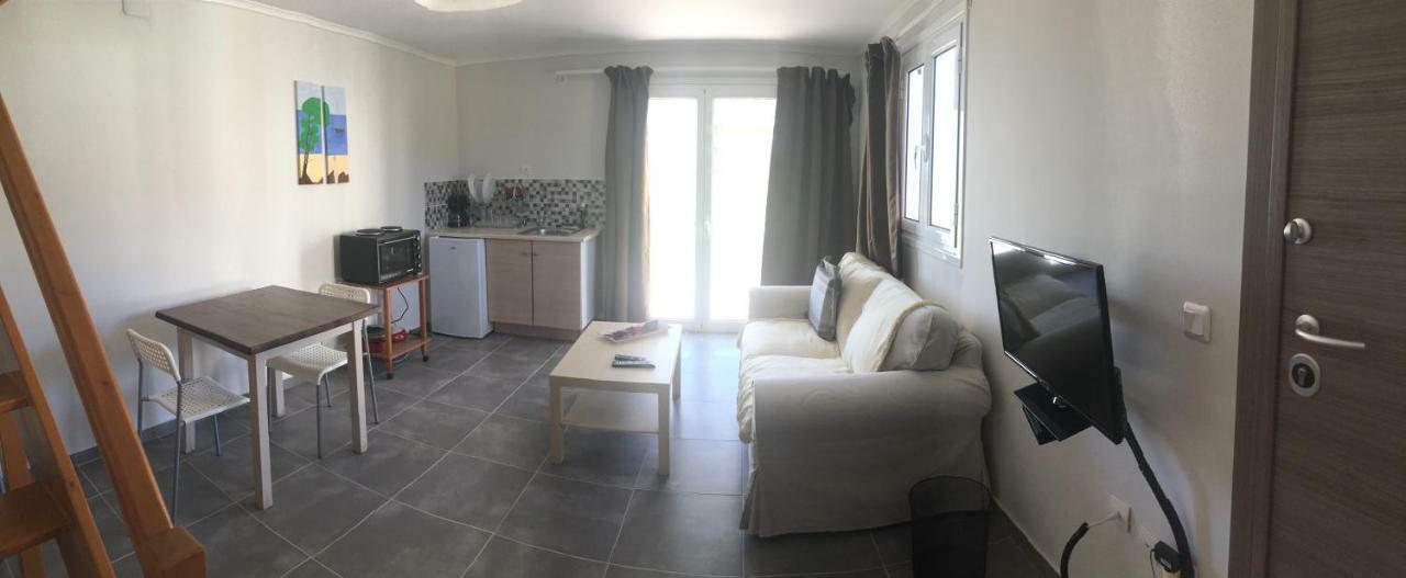 Daphne'S Boutique Apartments Livádhion Zewnętrze zdjęcie
