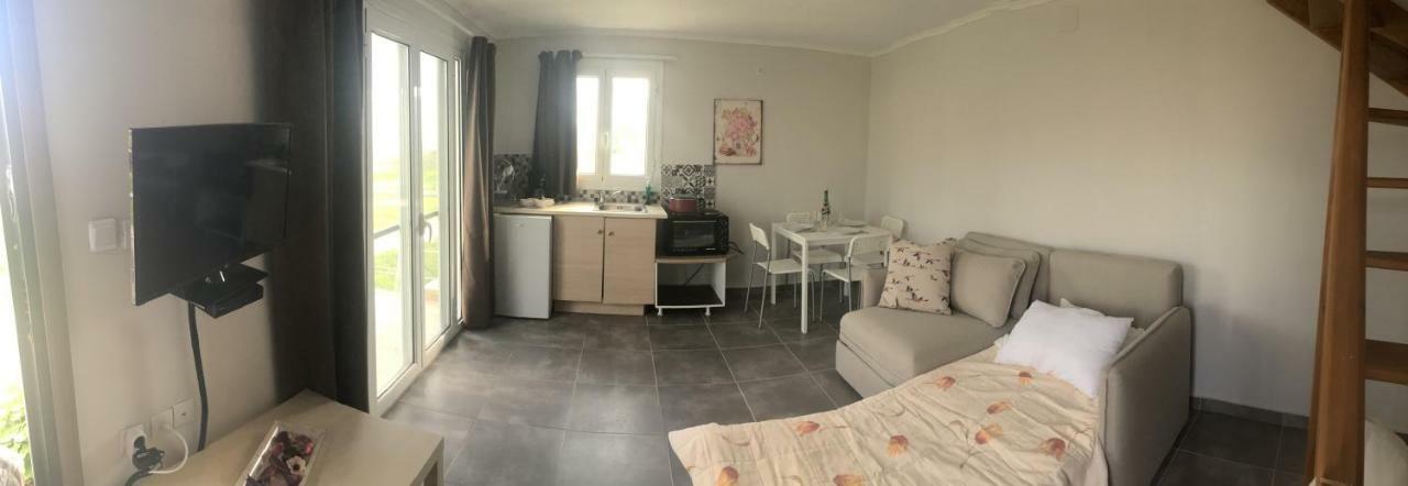 Daphne'S Boutique Apartments Livádhion Zewnętrze zdjęcie