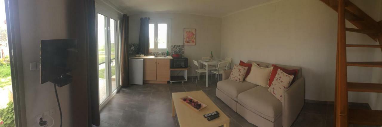 Daphne'S Boutique Apartments Livádhion Zewnętrze zdjęcie